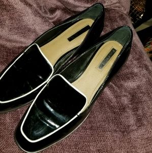 Tahari shiny flats